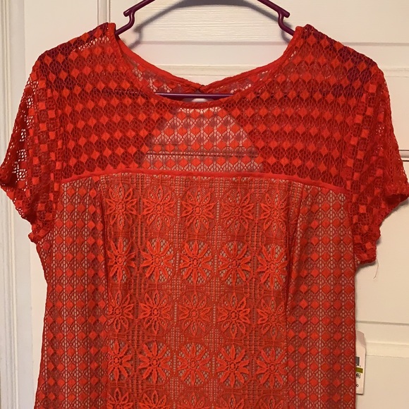 Red lace dress - Picture 2 of 4